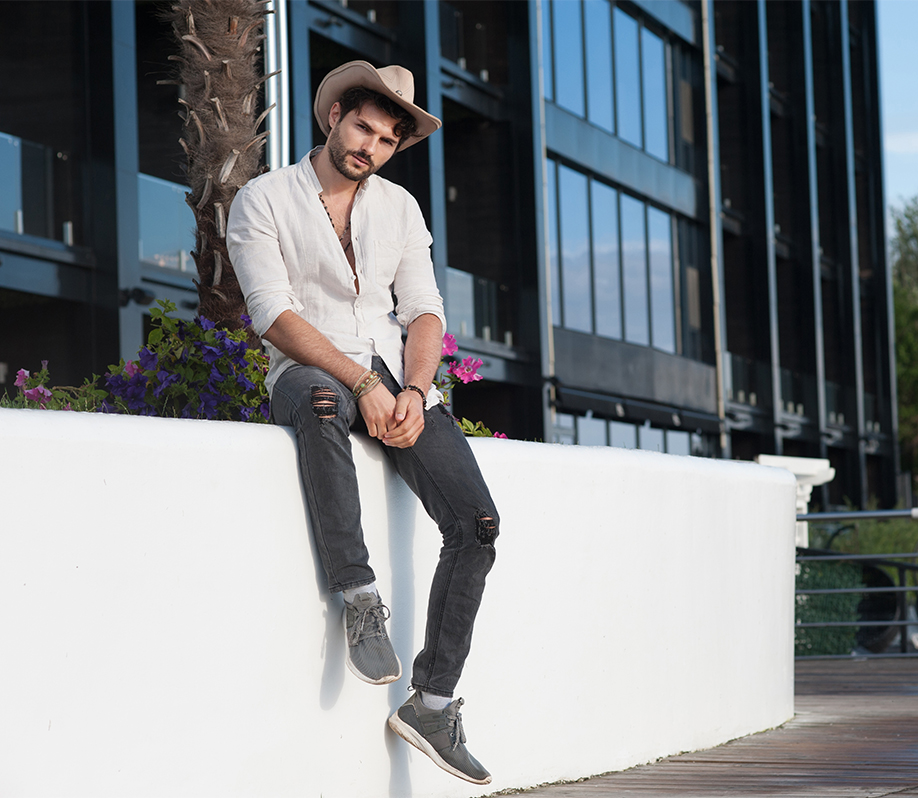 The Essential Guide to Men’s Casual Wear: Building Your Versatile Wardrobe